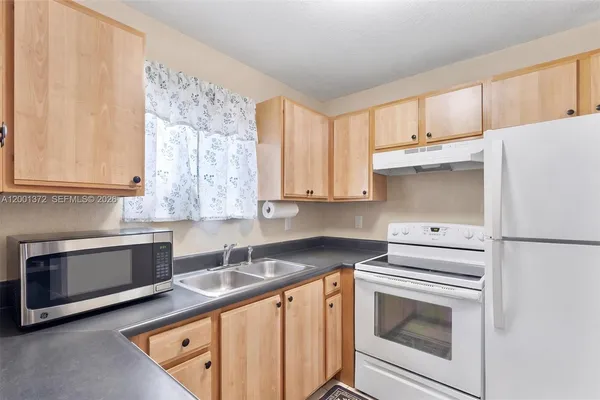 $319,000 | 2186 Northeast 167th Street, Unit 1111, North Miami Beach, FL 33162