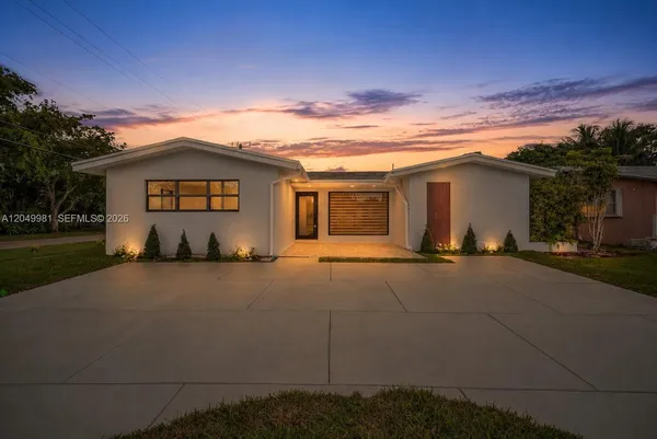 $1,070,000 | 1900 North 48th Avenue, Hollywood, FL 33021