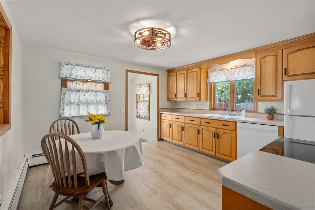 1534 Donohue Road Chicopee, MA 01020 - Photo 3 of 33