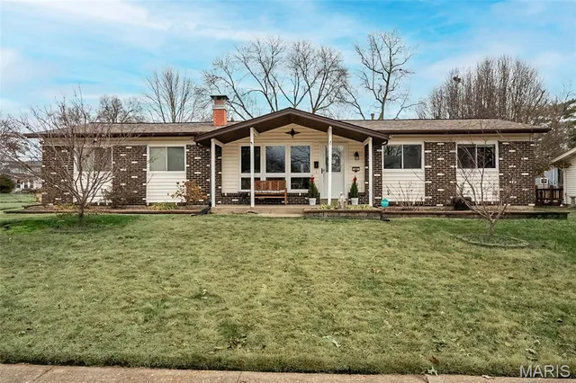 $180,000 | 583 Candle Light Lane, Hazelwood, MO 63042