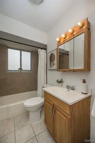 $180,000 | 583 Candle Light Lane, Hazelwood, MO 63042