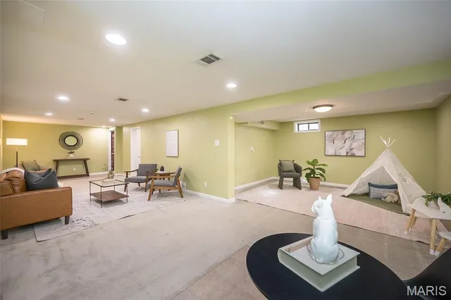 $180,000 | 583 Candle Light Lane, Hazelwood, MO 63042