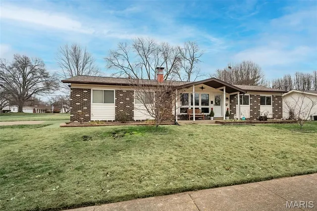 $180,000 | 583 Candle Light Lane, Hazelwood, MO 63042