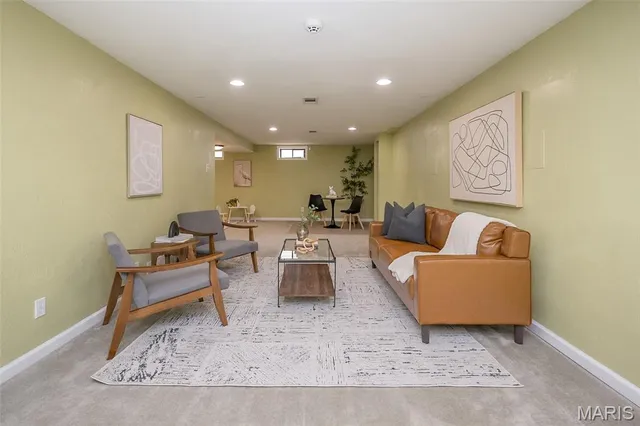 $180,000 | 583 Candle Light Lane, Hazelwood, MO 63042