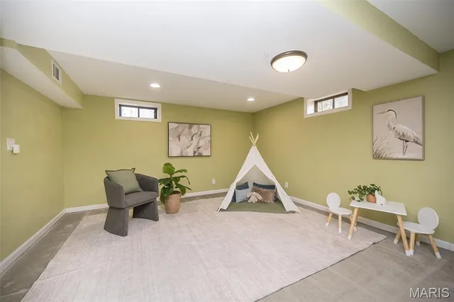 $180,000 | 583 Candle Light Lane, Hazelwood, MO 63042