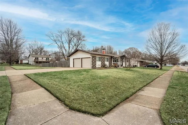 $180,000 | 583 Candle Light Lane, Hazelwood, MO 63042