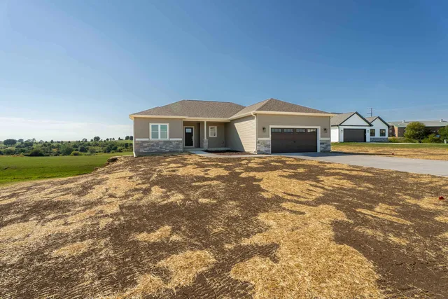 $529,000 | 106 Garrett, Barneveld, WI 53507