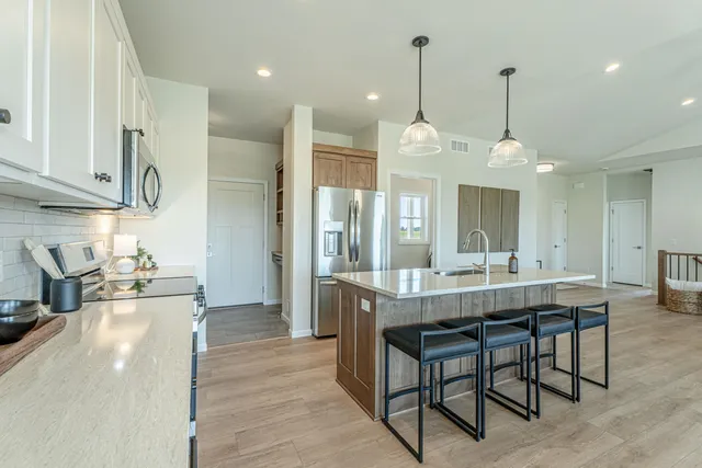 $529,000 | 106 Garrett, Barneveld, WI 53507