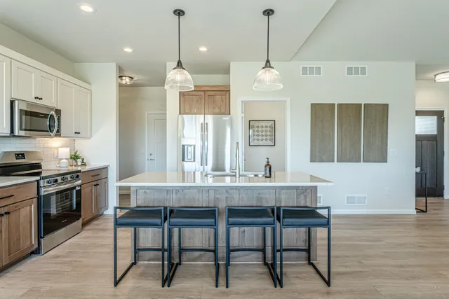 $529,000 | 106 Garrett, Barneveld, WI 53507