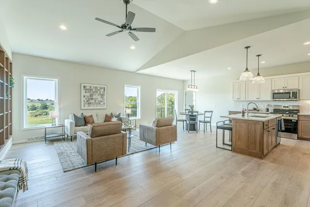 $529,000 | 106 Garrett, Barneveld, WI 53507