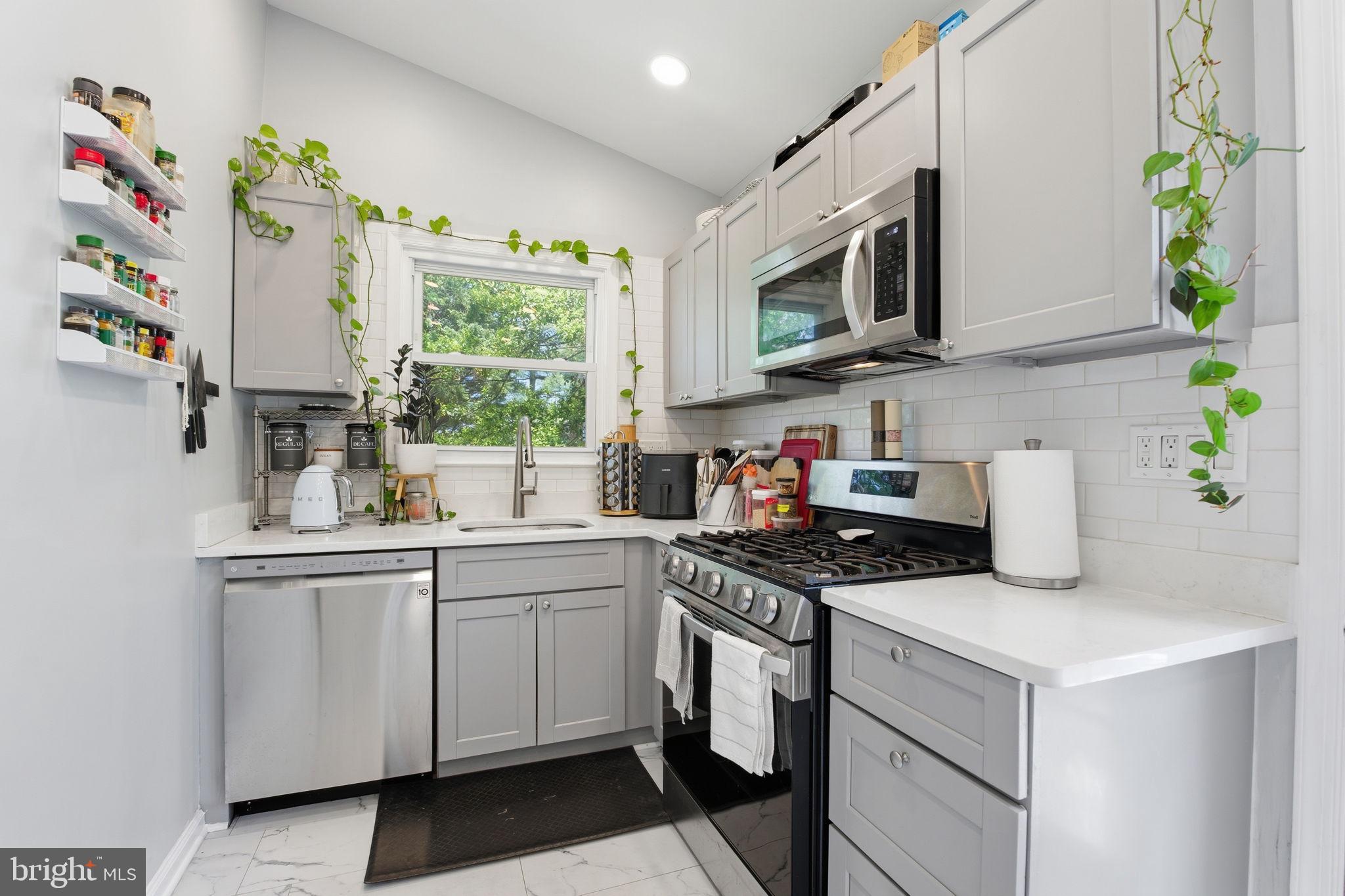 9531 Burton Avenue Baltimore, MD 21234 - Photo 13 of 34