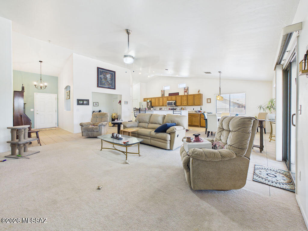 6827 South Star Ridge Place Tucson, AZ 85757 - Photo 6 of 27 CAM06457G6-PR0024-STILL008