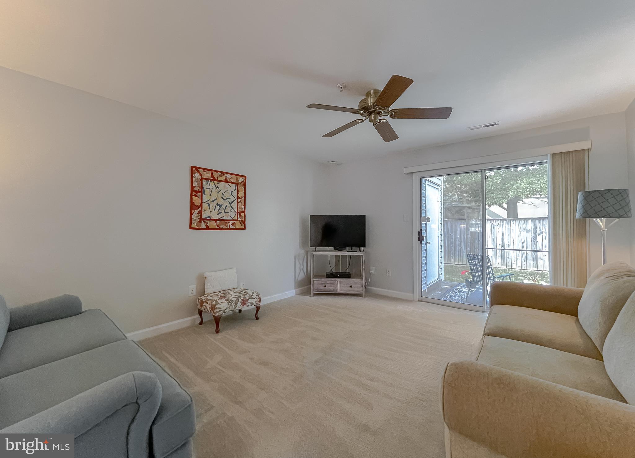 9250 Cherry Lane, Unit 4 Laurel, MD 20708 - Photo 15 of 44 Living room