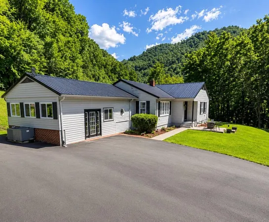 $174,999 | 1030 Holland Street, Grundy, VA 24614