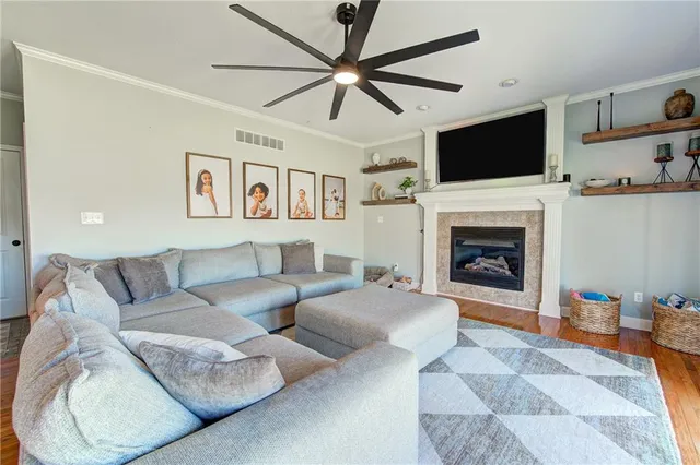 $485,000 | 4404 Southwest Flintrock Drive, Lee's Summit, MO 64082