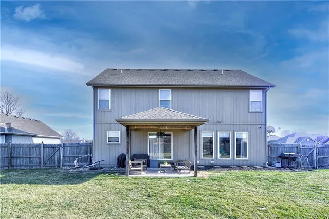$485,000 | 4404 Southwest Flintrock Drive, Lee's Summit, MO 64082