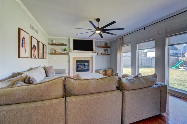 $485,000 | 4404 Southwest Flintrock Drive, Lee's Summit, MO 64082