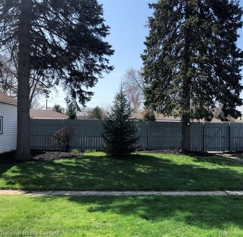 1510 Henry Ruff Road Garden City, MI 48135 - Photo 21 of 23