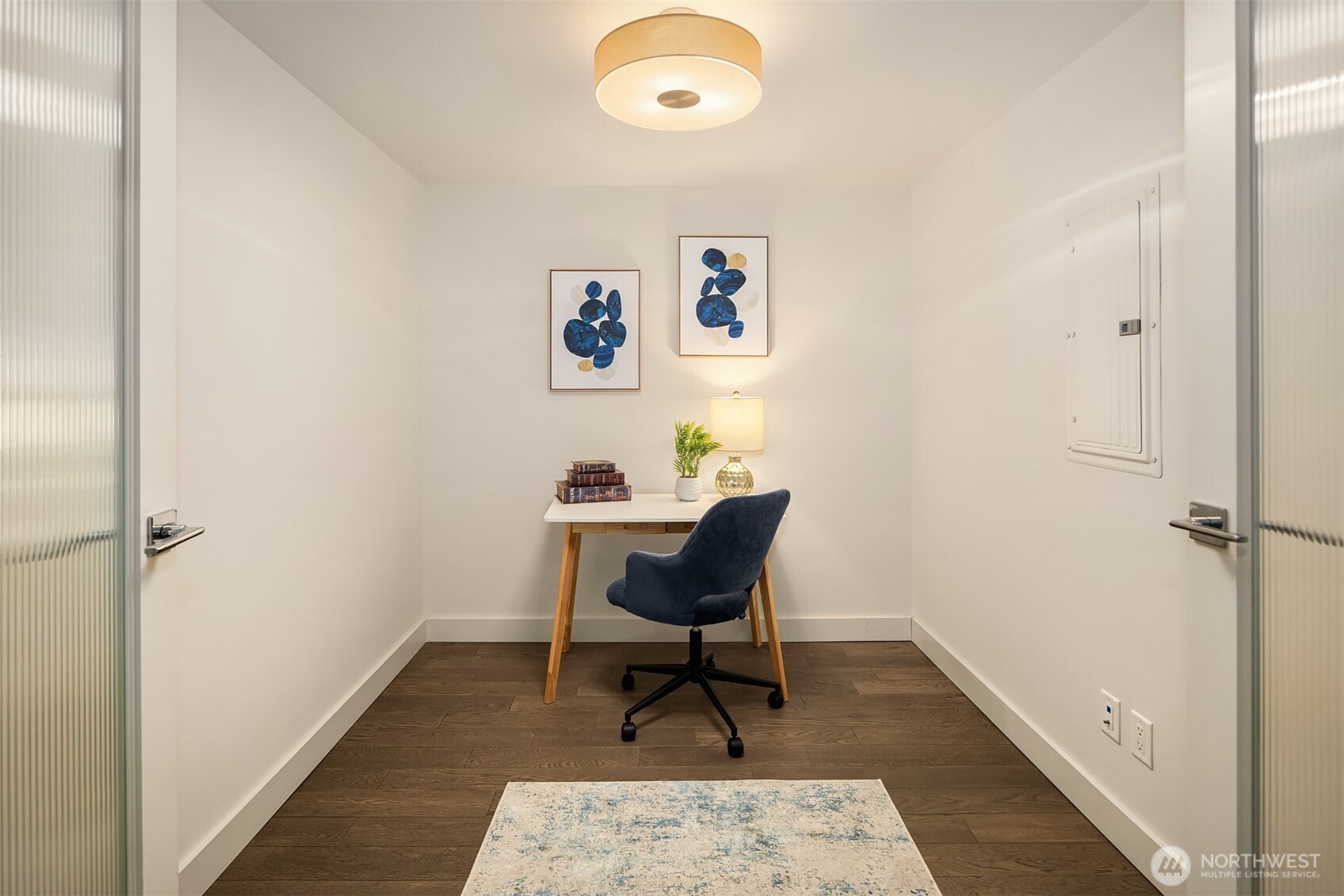 588 Bell Street, Unit 214S Seattle, WA 98121 - Photo 22 of 40 a work room with furniture and a rug