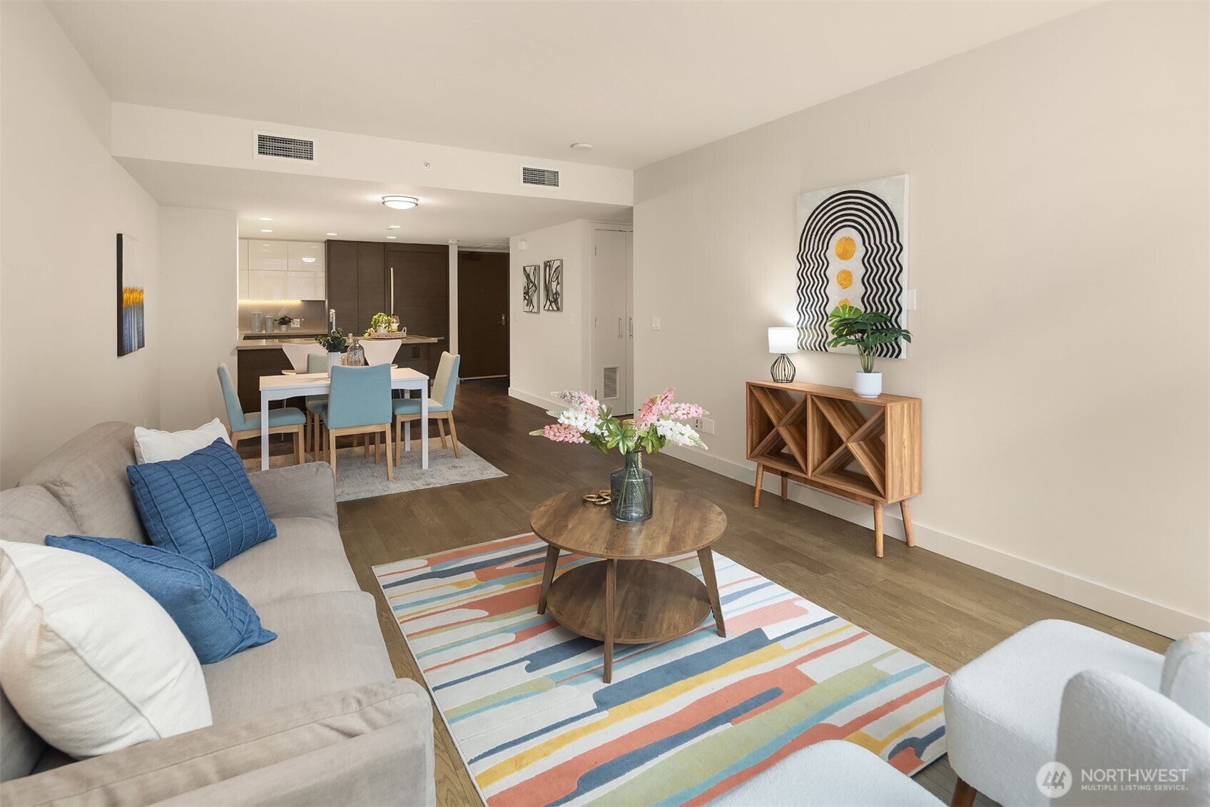 588 Bell Street, Unit 214S Seattle, WA 98121 - Photo 5 of 40 a living room with furniture and a potted plant