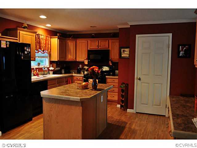 22950 Johnson Road Jetersville, VA 23083 - Photo 3 of 24 Kitchen