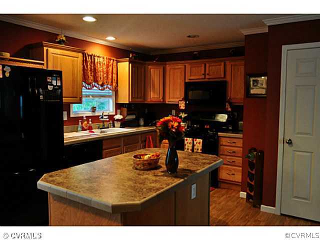 22950 Johnson Road Jetersville, VA 23083 - Photo 4 of 24 Kitchen