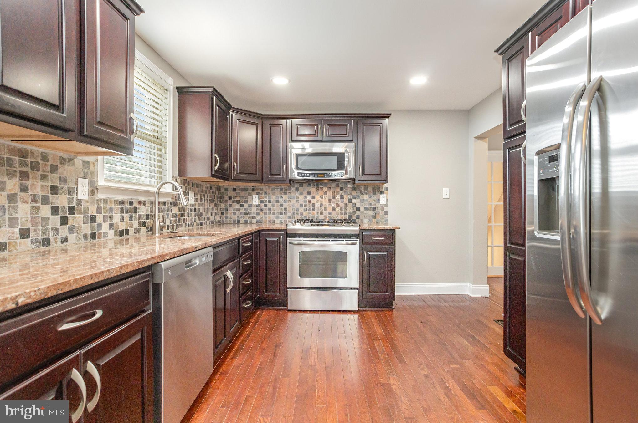 348 Poplar Road Essex, MD 21221 - Photo 5 of 37 Gallery Image 5