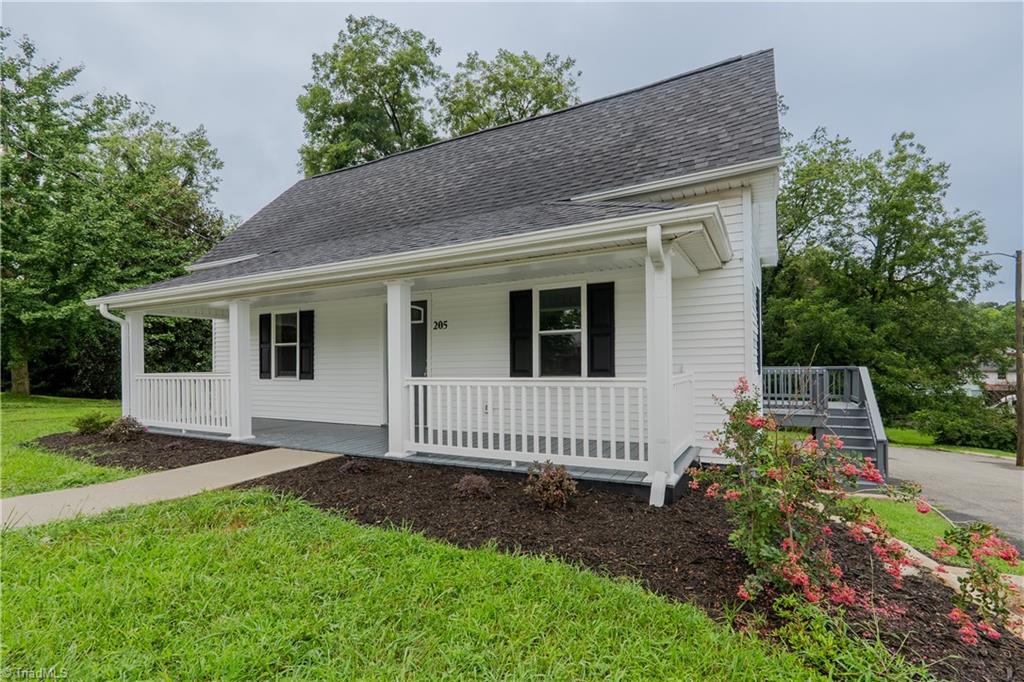 205 South Key Street Pilot Mountain, NC 27041 - Photo 2 of 37