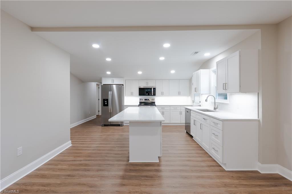 205 South Key Street Pilot Mountain, NC 27041 - Photo 7 of 37