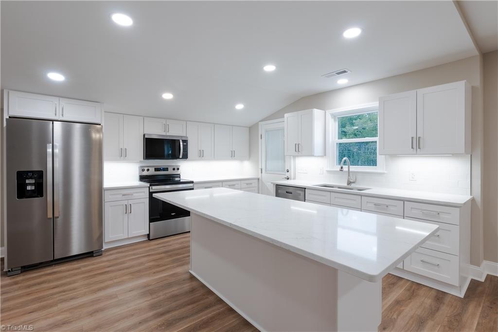 205 South Key Street Pilot Mountain, NC 27041 - Photo 8 of 37