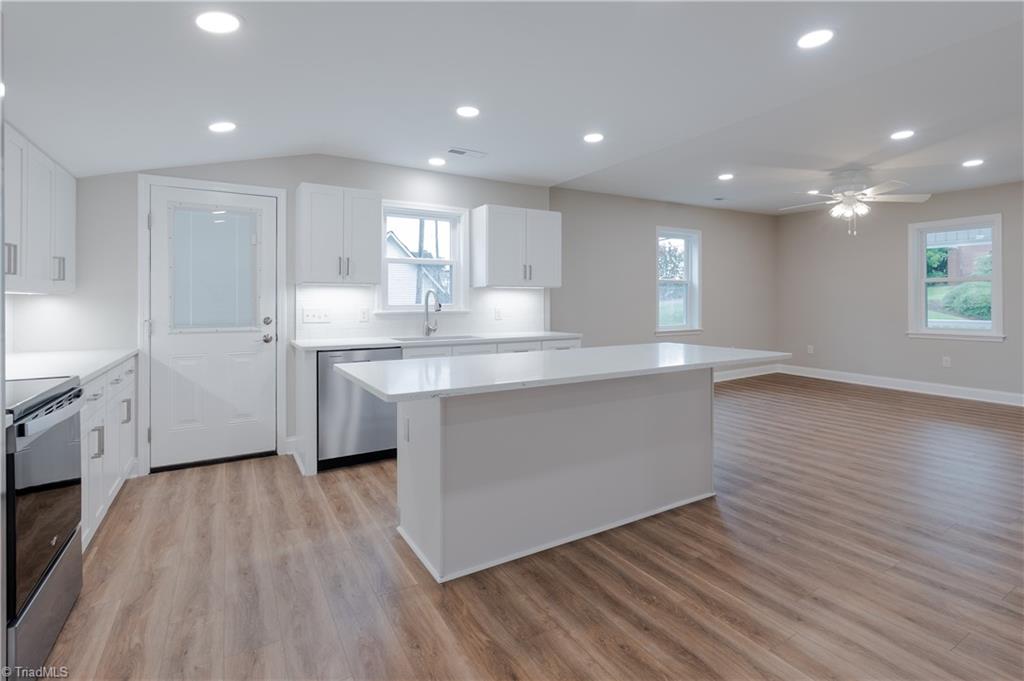 205 South Key Street Pilot Mountain, NC 27041 - Photo 10 of 37