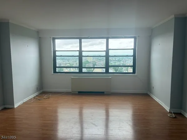 $1,800 | 285 Aycrigg Avenue, Unit 20C, Passaic, NJ 07055