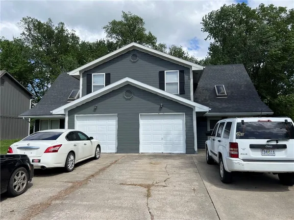 $395,000 | 411-413 Spring Avenue, Liberty, MO 64068