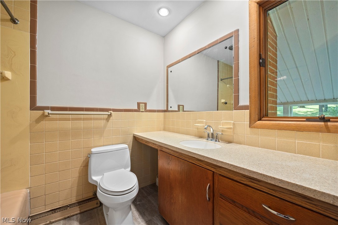 1740 Walnut Road Kent, OH 44240 - Photo 31 of 43 Bathroom