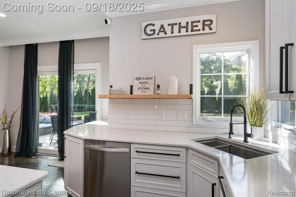3851 Red Root Road Lake Orion, MI 48360 - Photo 19 of 53