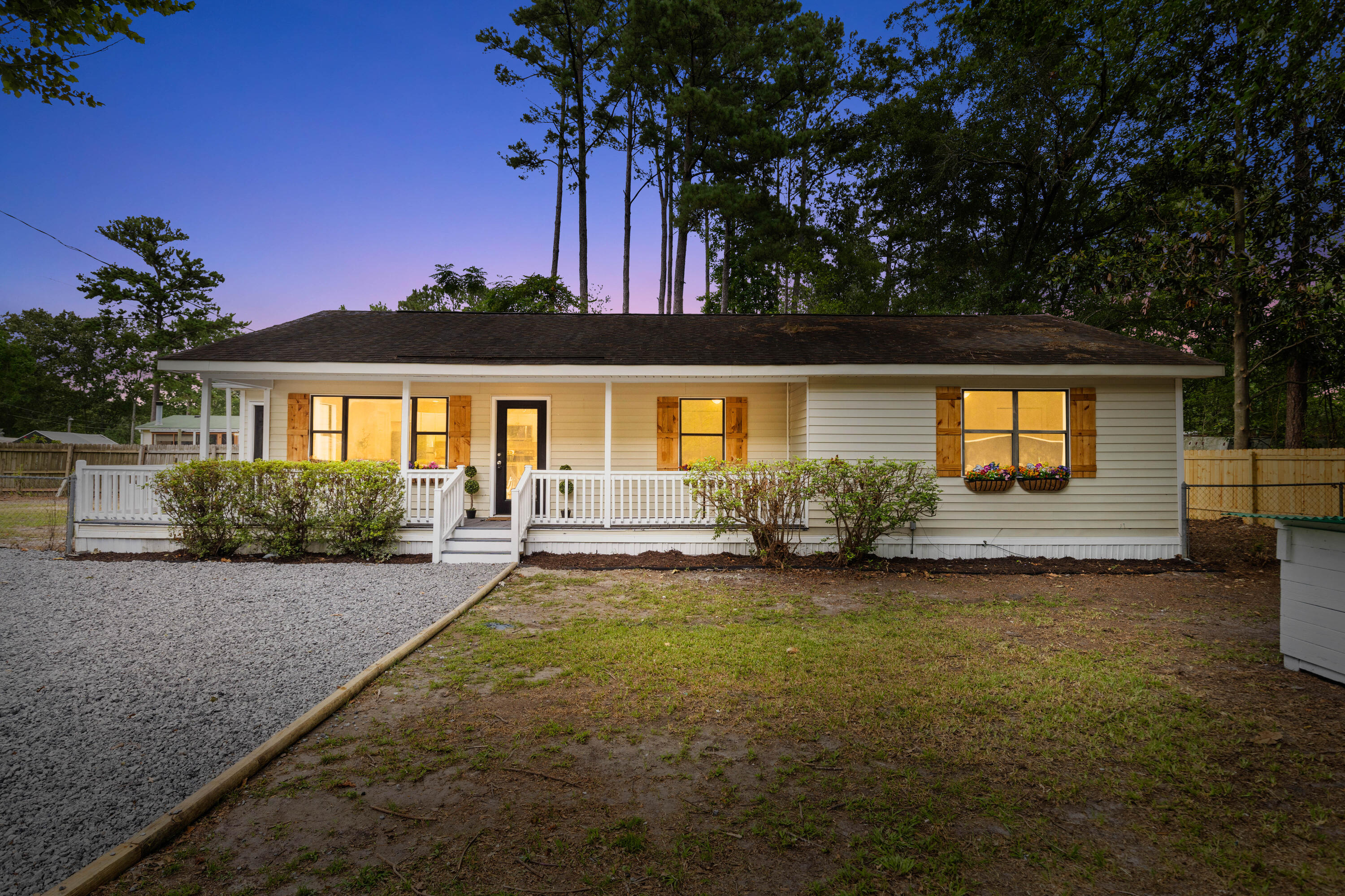 802 Royle Road Ladson, SC 29456 - Photo 5 of 30 1G1A4876_Dte