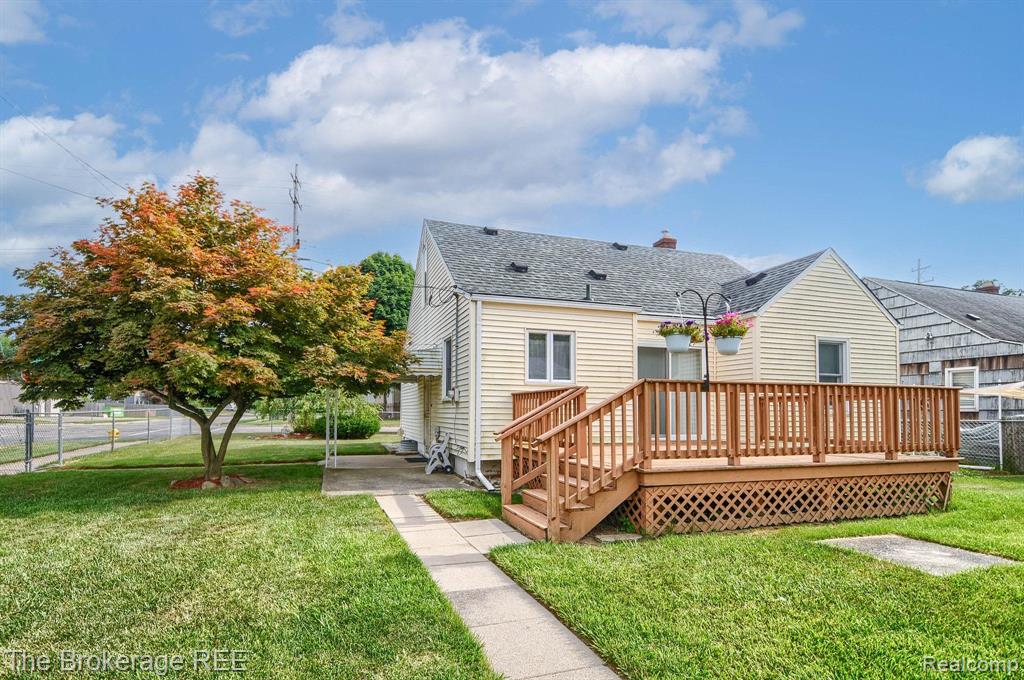 802 West Hemphill Road Flint, MI 48507 - Photo 3 of 27