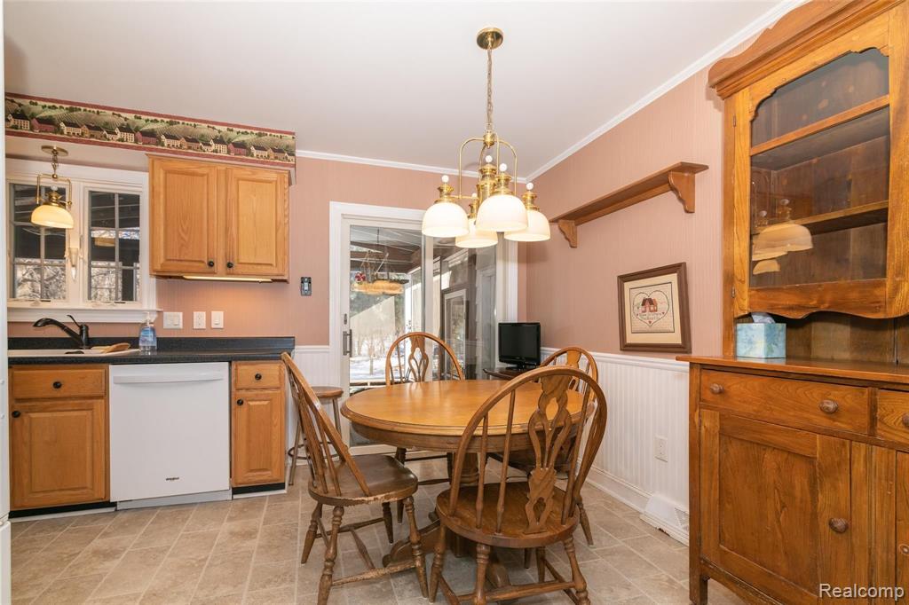 6025 Brighton Road Brighton, MI 48116 - Photo 7 of 45