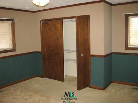 2845 Sandhurst Rochester, MI 48307 - Photo 7 of 12 470160-6.JPG