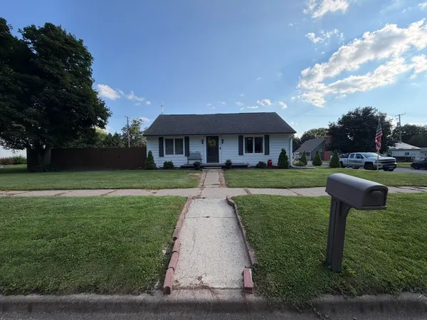 $234,900 | 322 West Dewey Street, Cassville, WI 53806