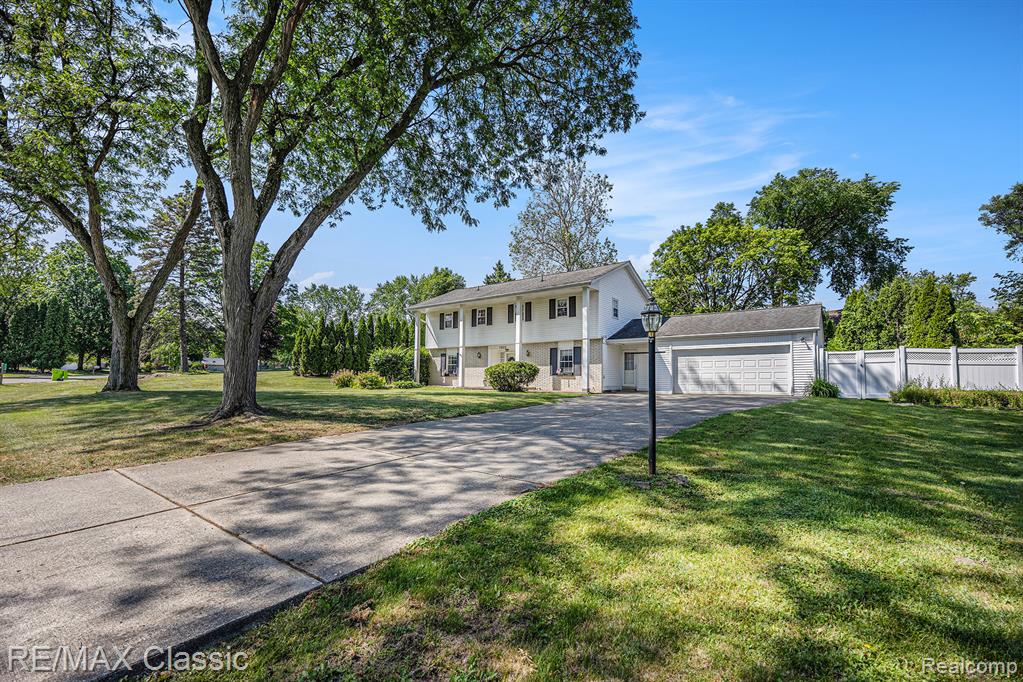1925 Dawn Ridge Road Walled Lake, MI 48390 - Photo 30 of 35 Gallery Image 30