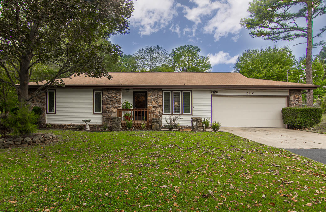 717 South Broadview Drive Springfield, MO 65809 - Photo 1 of 1 52