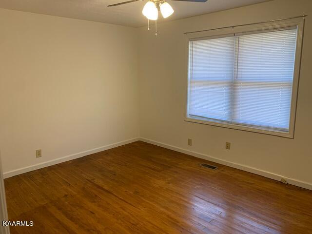 114 Mehaffey Road Powell, TN 37849 - Photo 16 of 28 Owners bedroom
