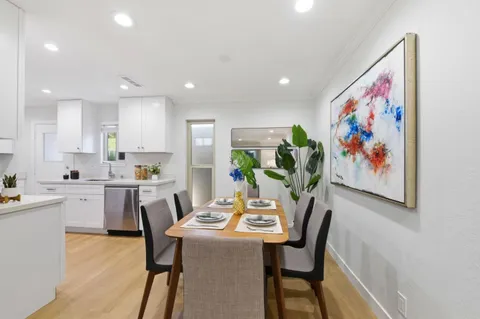 $898,000 | 209 Red Oak Drive East, Unit F, Sunnyvale, CA 94086