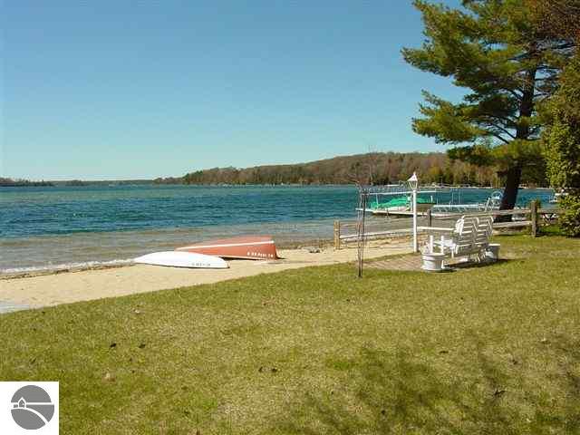 7496 Secor Road Traverse City, MI 49685 - Photo 6 of 12 1715184-5.JPG