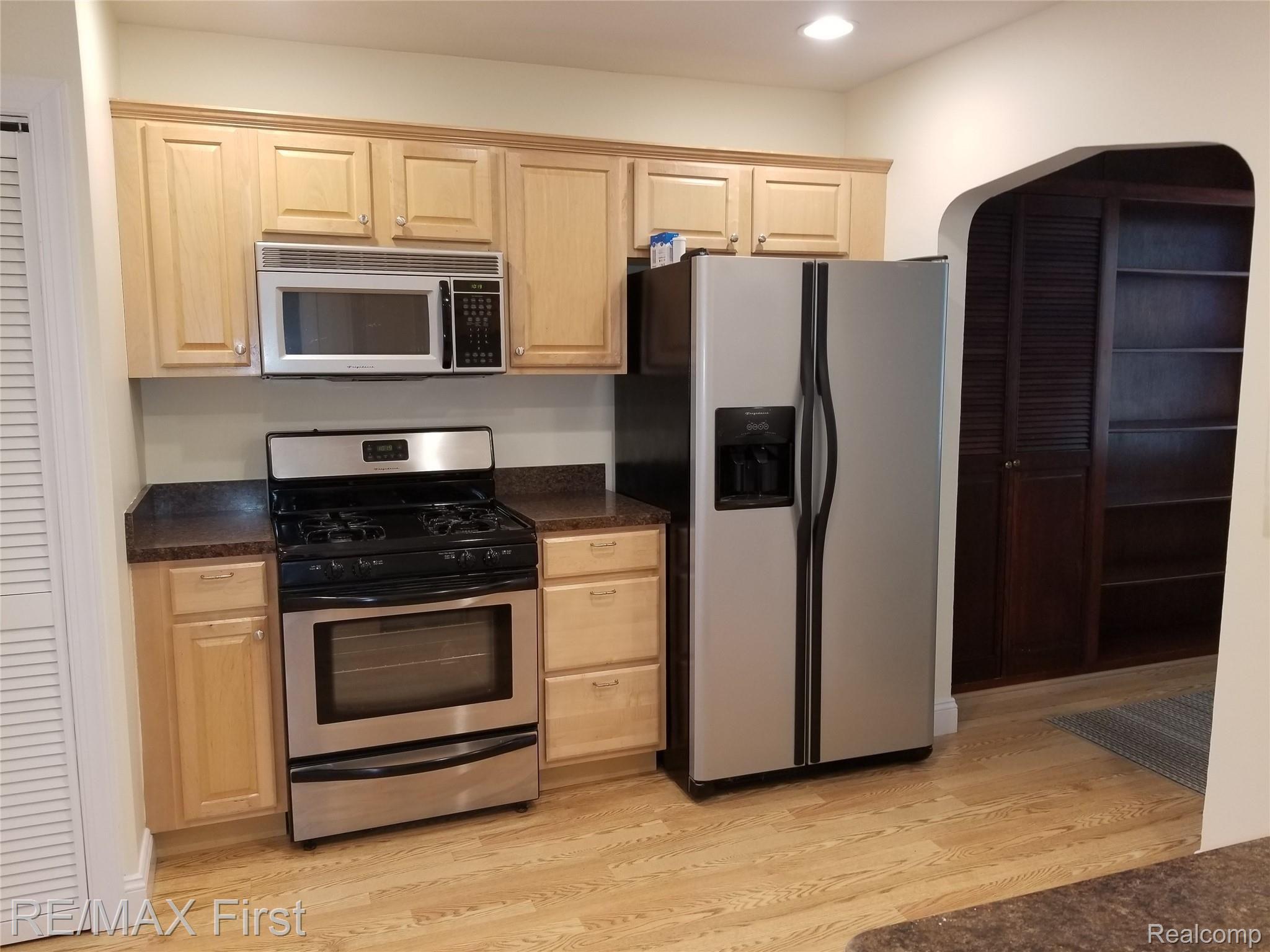 2239 Ridgemont Road Grosse Pointe, MI 48236 - Photo 2 of 19 20210422_111834.jpg
