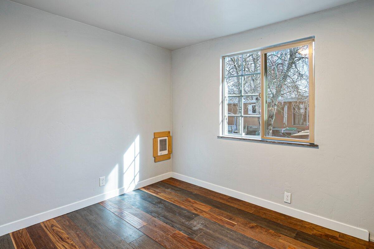 64900 Hunnell Road Bend, OR 97703 - Photo 13 of 22 Bedroom 1