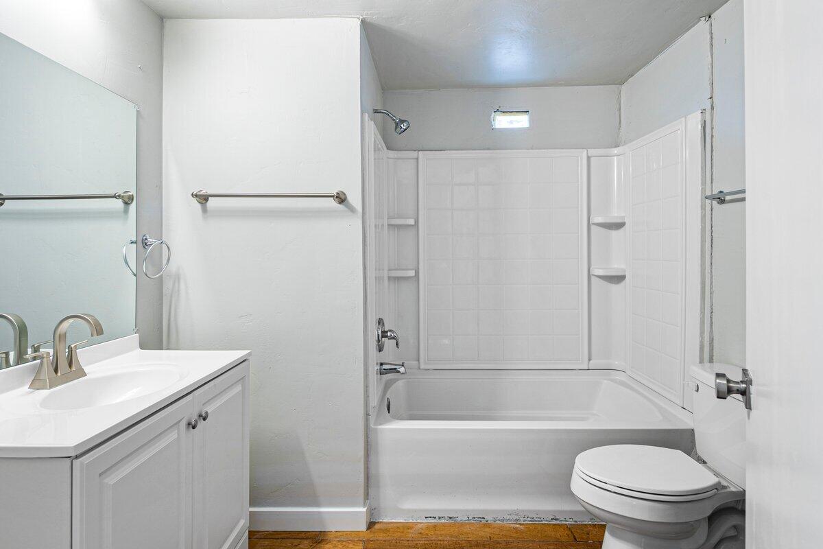 64900 Hunnell Road Bend, OR 97703 - Photo 15 of 22 Bathroom