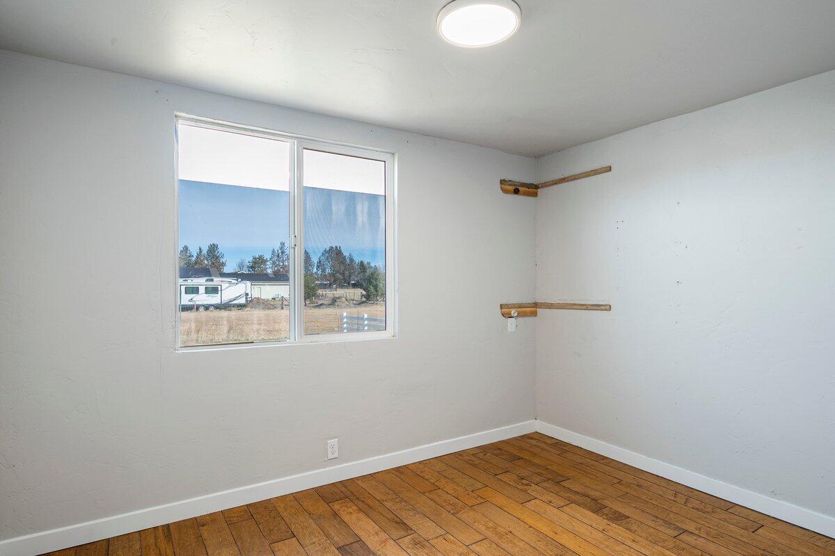 64900 Hunnell Road Bend, OR 97703 - Photo 17 of 22 Bedroom 2