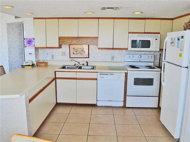 497 Plantation Road, Unit 1332 Gulf Shores, AL 36542 - Photo 5 of 10 Kitchen 2